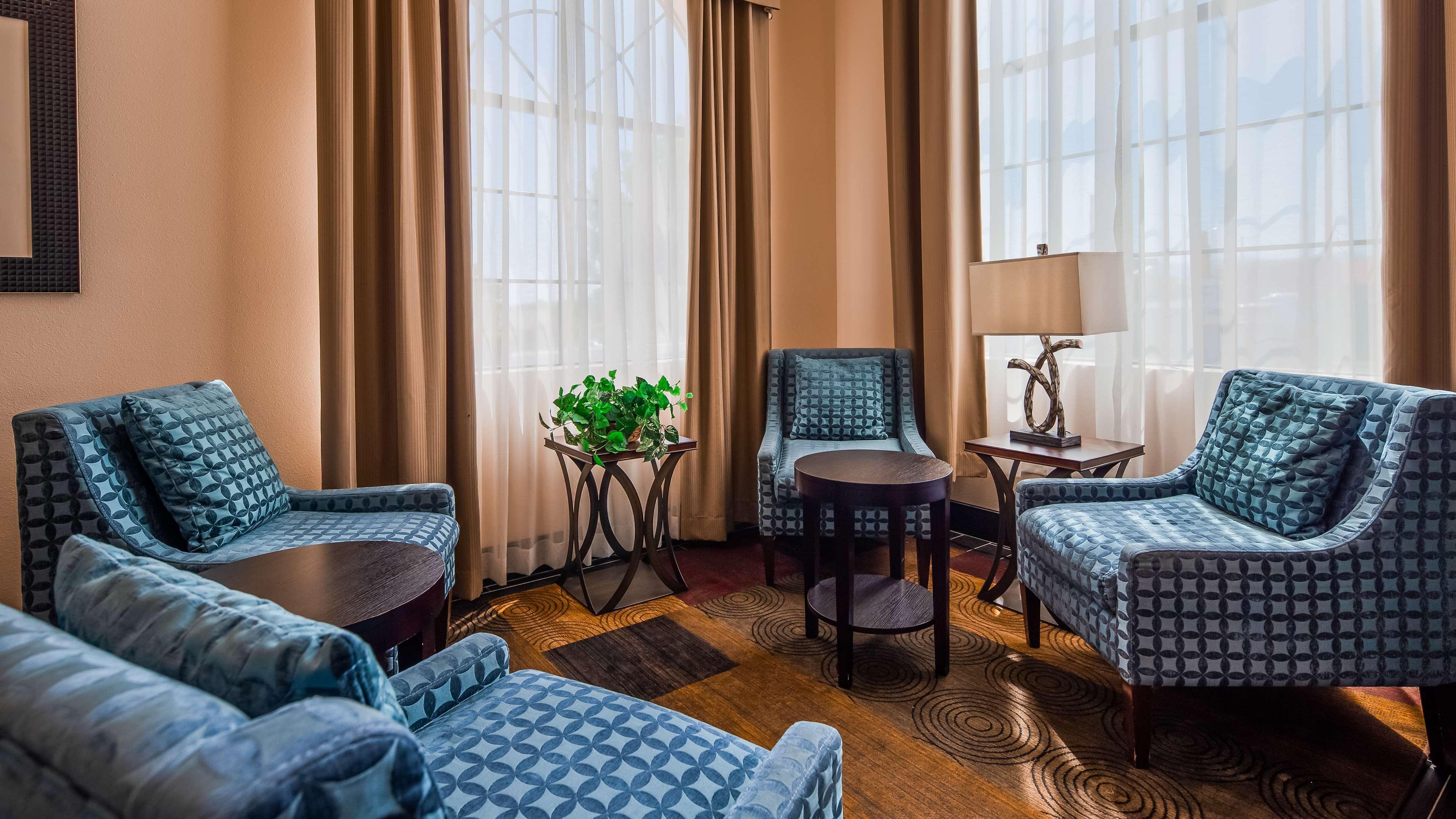 Best Western Plus - Wendover Inn Экстерьер фото