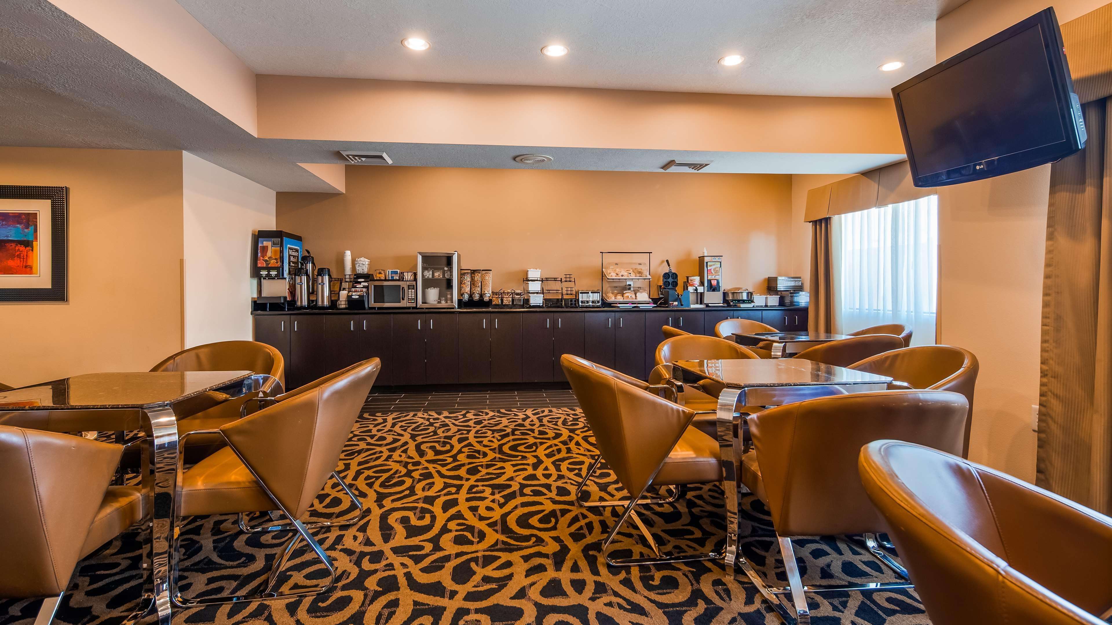 Best Western Plus - Wendover Inn Экстерьер фото