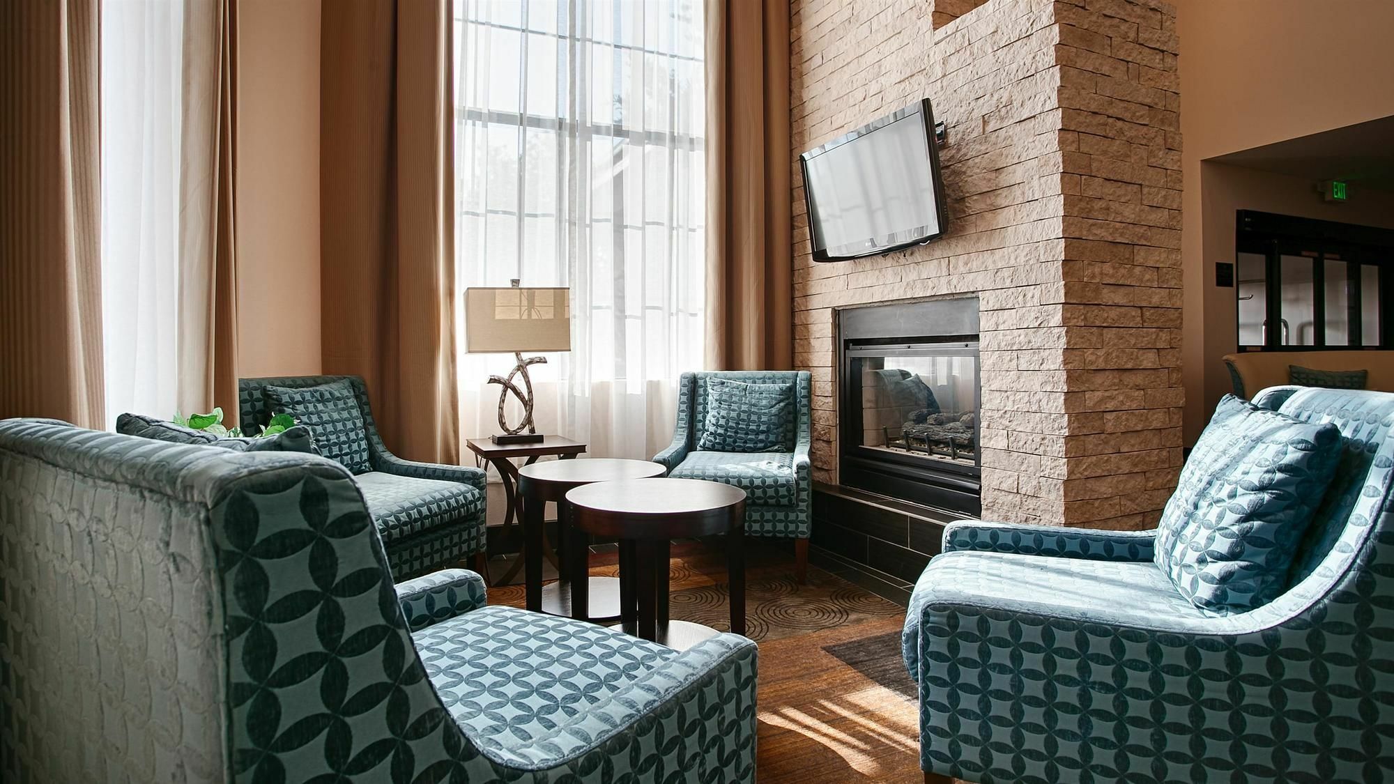 Best Western Plus - Wendover Inn Экстерьер фото